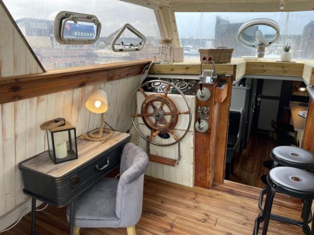 Exceptionnel Bateau Maison Reine Mathilde Ouistreham Dış mekan fotoğraf