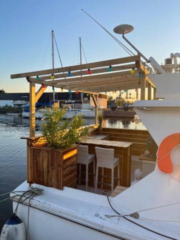 Exceptionnel Bateau Maison Reine Mathilde Ouistreham Dış mekan fotoğraf